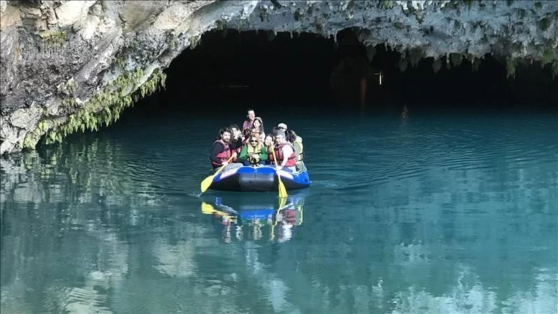 Altinbesik Höhle von Side